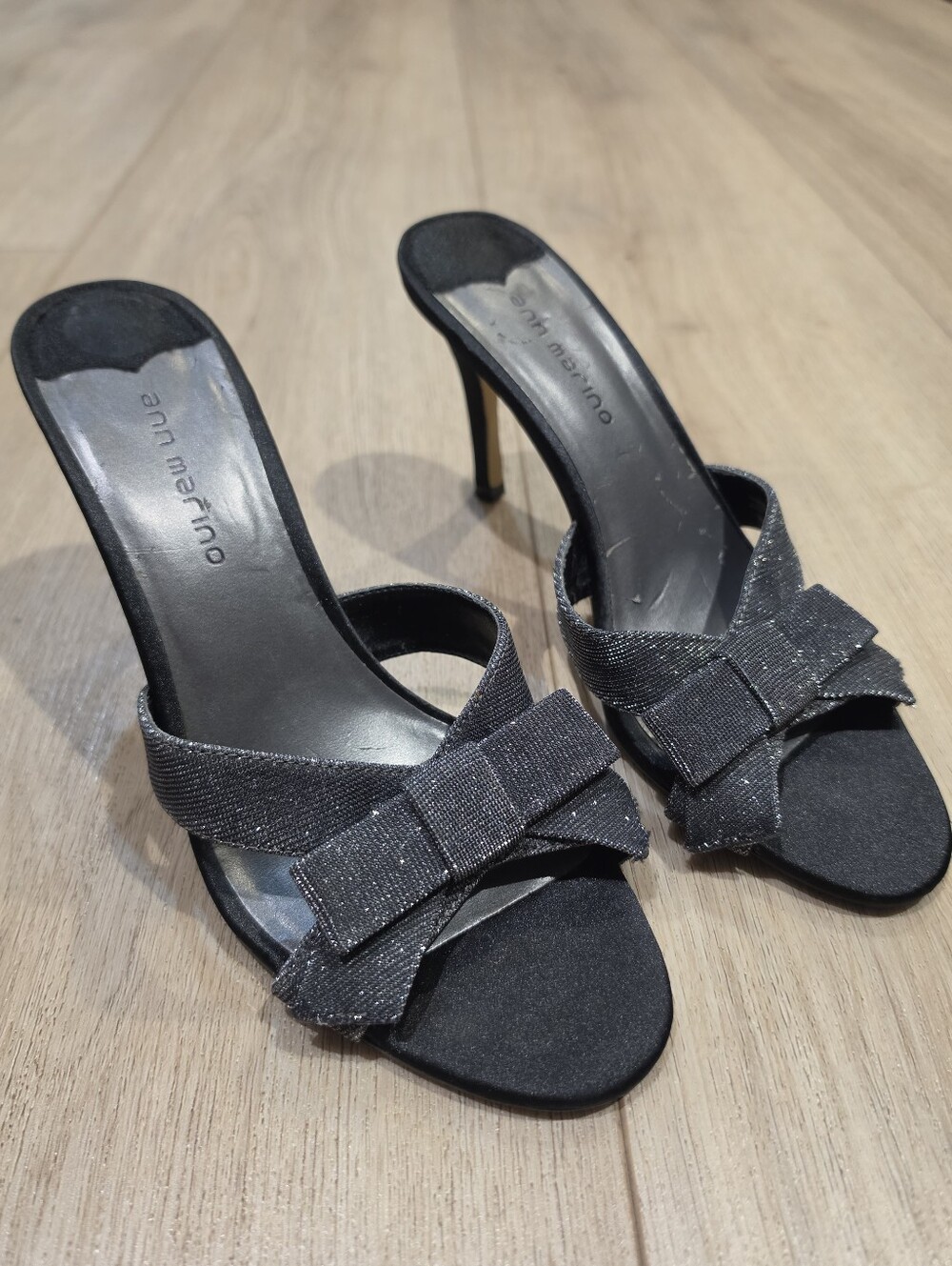 Ann Marino Black Metallic Bow Mule Heels Size 8.5 Leather Sole